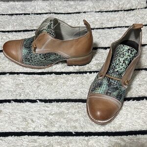 Freebird Oxford in Green Snakeskin and Brown Leather